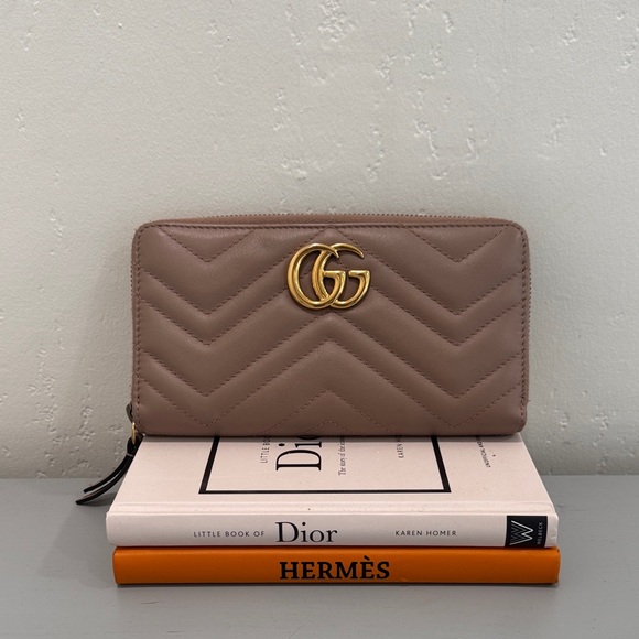 Gucci Beige Marmont Wallet with Gold Logo - Picture 1 of 6